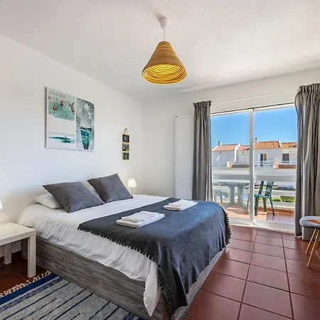 בית נופש Chiringuito House - *